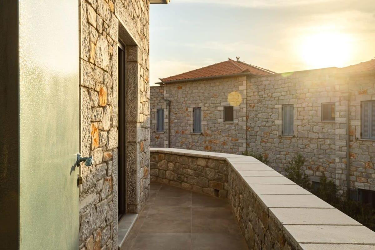 Mani Stone Built Home A Breath Away To The Sea Sztúpa Kültér fotó